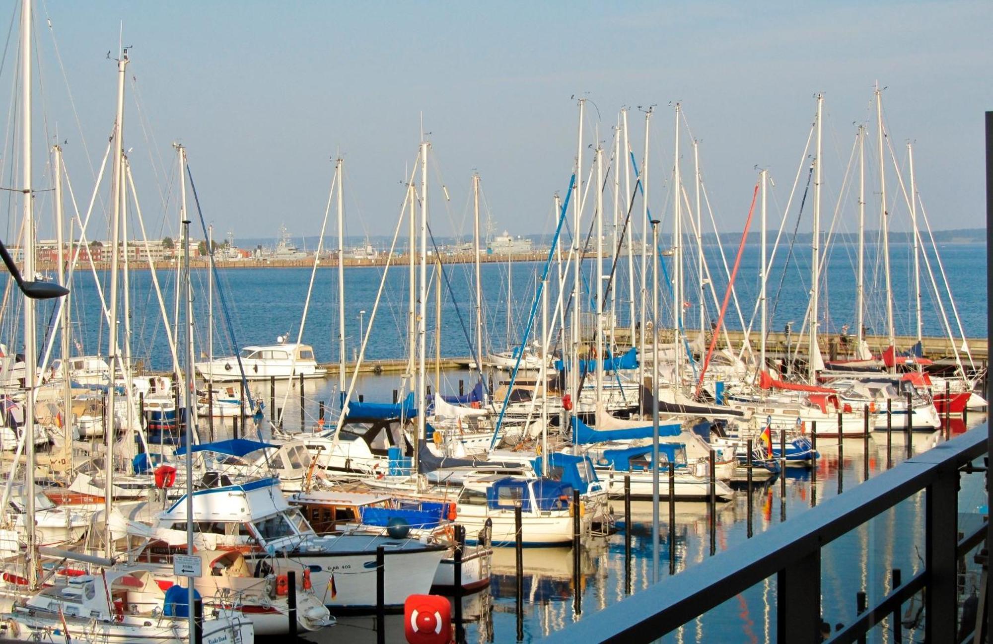 Apartmenthaus Hafenspitze: Yacht Harbor View Apartment Eckernfoerde Exterior photo